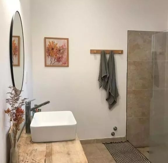 Casona Alegre Con Pileta Y Patio