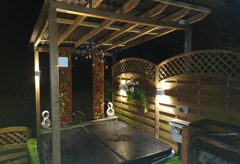 Luxury Unique Townhouse With Hottub & Pizza Oven