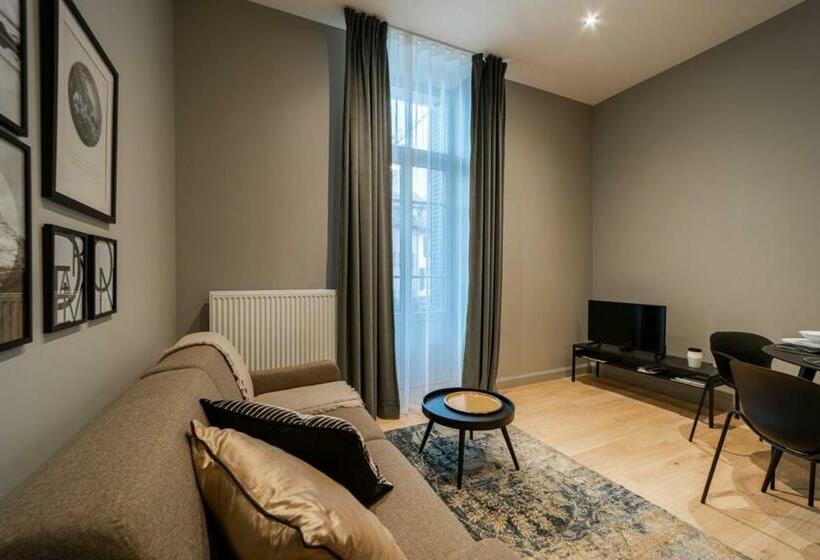 Apartment In The City Center And Close To The Station Rated 4 Stars