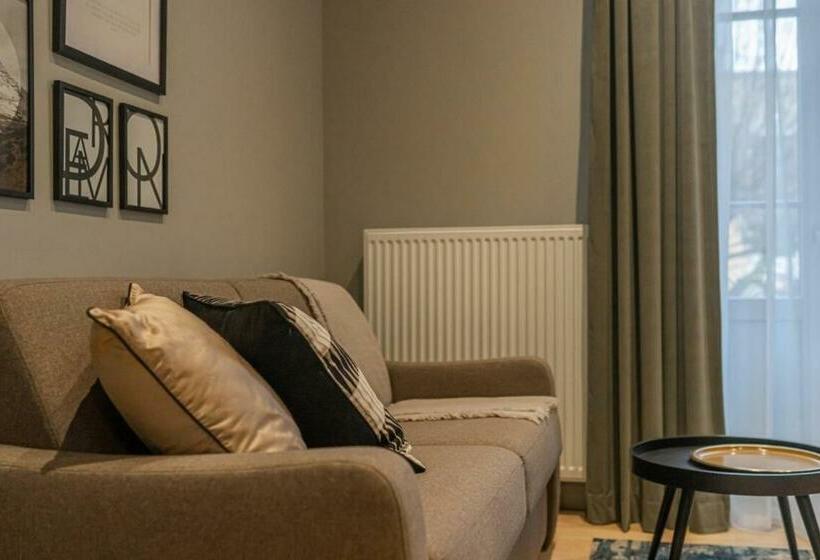 Apartment In The City Center And Close To The Station Rated 4 Stars