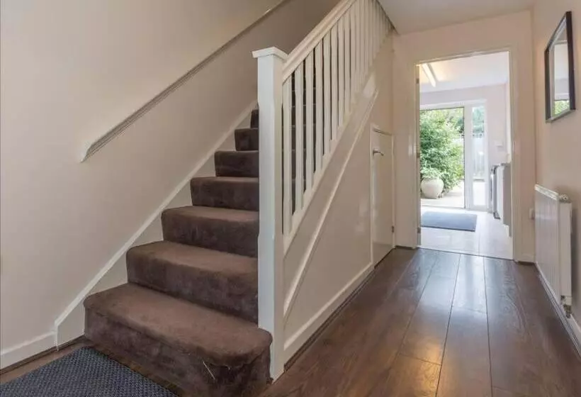 Brumstay Uk   4 Bedrooms House With Garden, Parking And Fibre Broadband With Speed Upto 250mbps