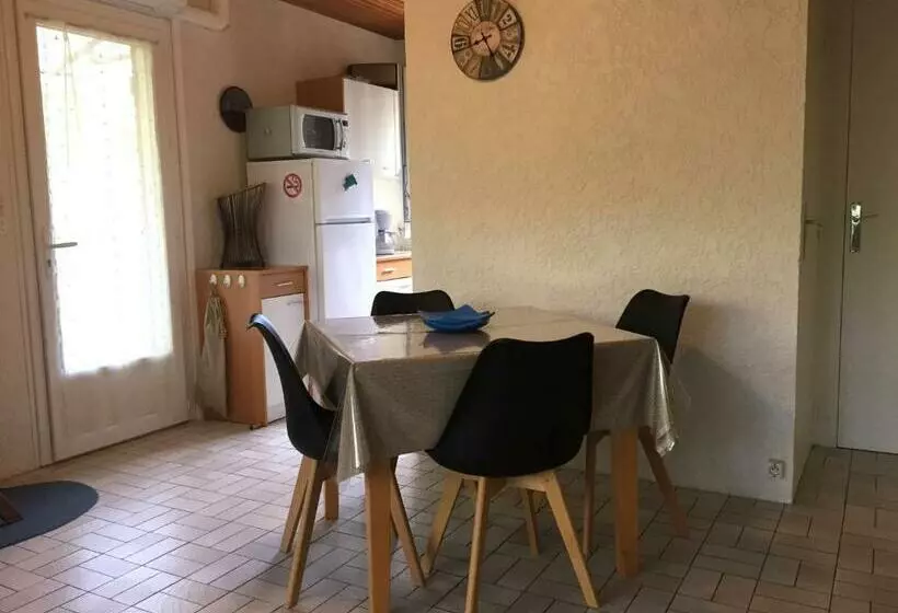 Maison Chaleureuse Climatisée à Maubuisson, Proche Lac