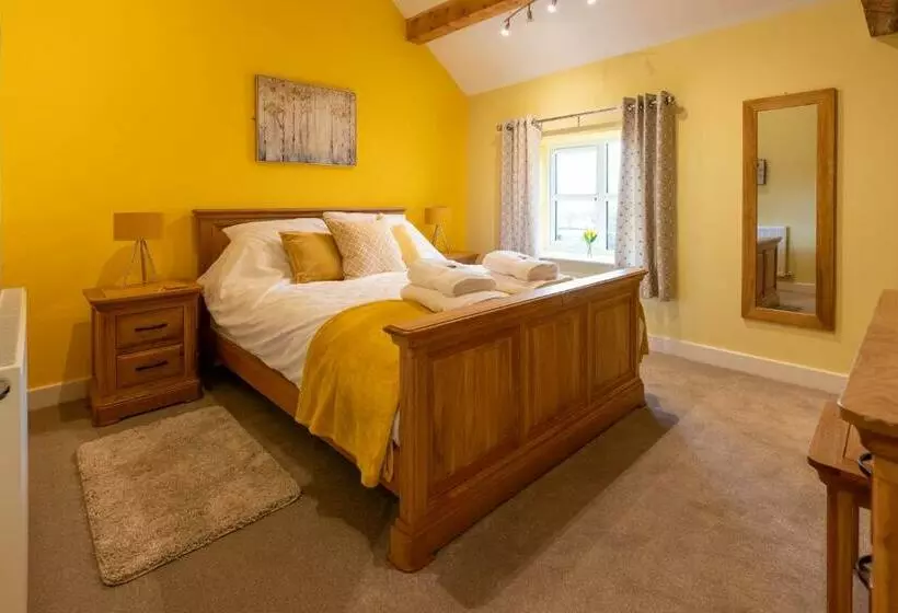 Caer Fedwen Barns Heulog Cottage King Bed Self Catering With Private Hot Tub