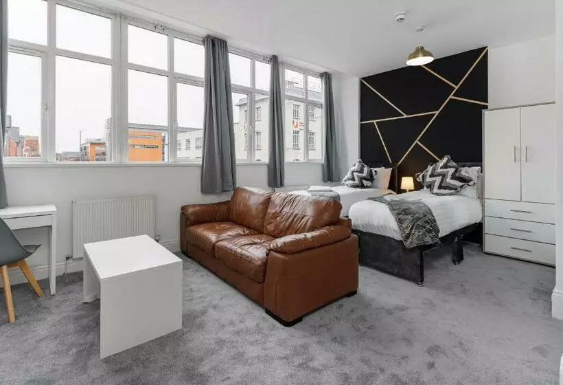 City Centre Studio 6 With Kitchenette, Free Wifi And Smart Tv By Yoko Property