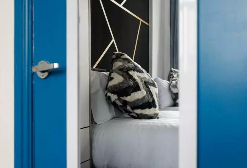 City Centre Studio 6 With Kitchenette, Free Wifi And Smart Tv By Yoko Property