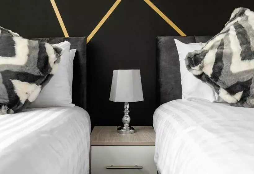 City Centre Studio 6 With Kitchenette, Free Wifi And Smart Tv By Yoko Property