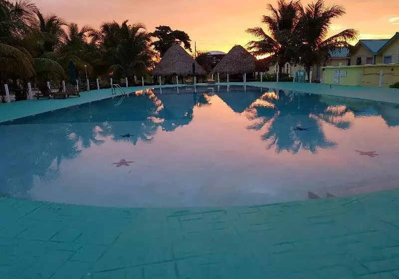 호텔 Royal Caribbean Resort