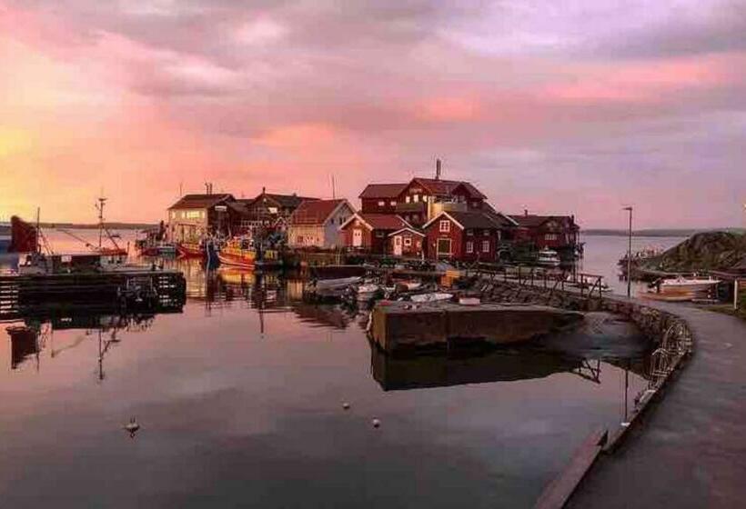 Mycket Fin Lägenhet Med Solig Balkong Centralt På Käringön Möjlighet Till Privat Parkeringsplats