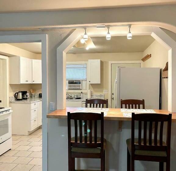 Great Downtown Sandpoint Location!