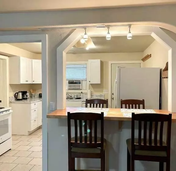 Great Downtown Sandpoint Location!