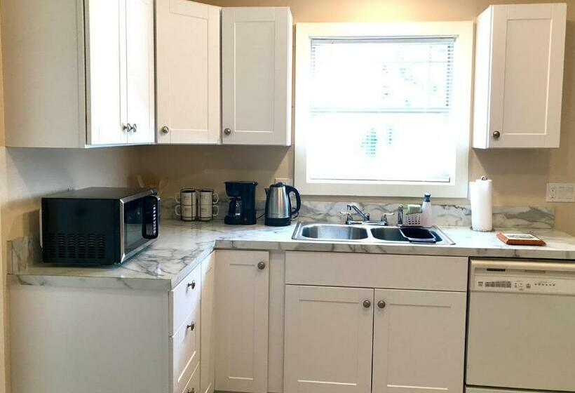 Great Downtown Sandpoint Location!