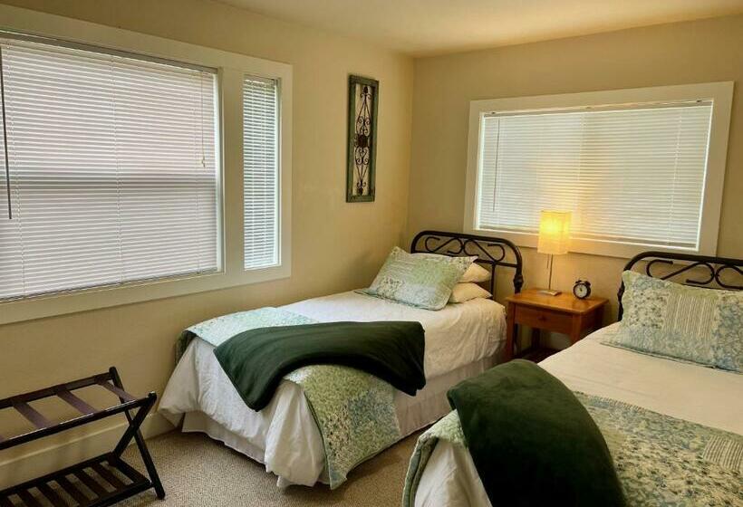 Great Downtown Sandpoint Location!