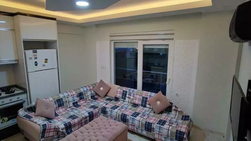 Airport & Lara Beach House No5