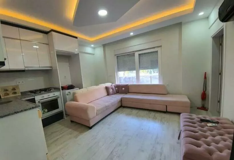 Airport & Lara Beach House No5
