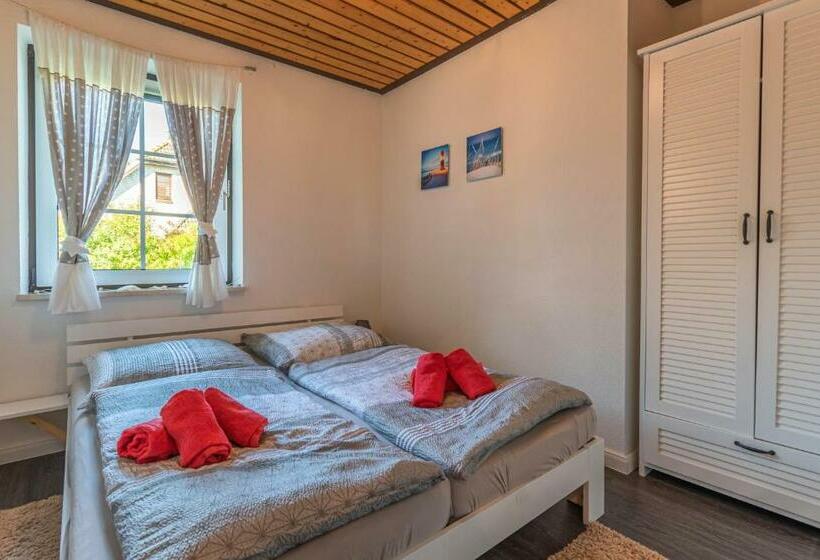 Cozy Apartment In Friedrichskoog With Kitchen