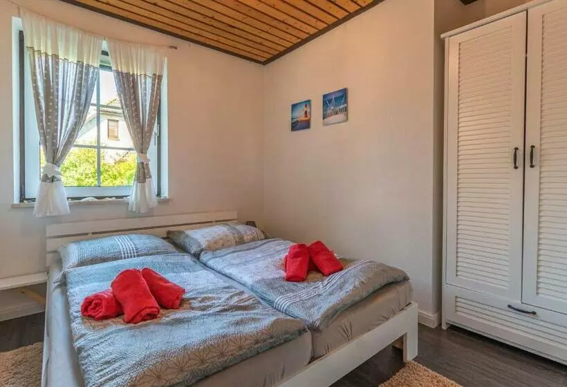 Cozy Apartment In Friedrichskoog With Kitchen