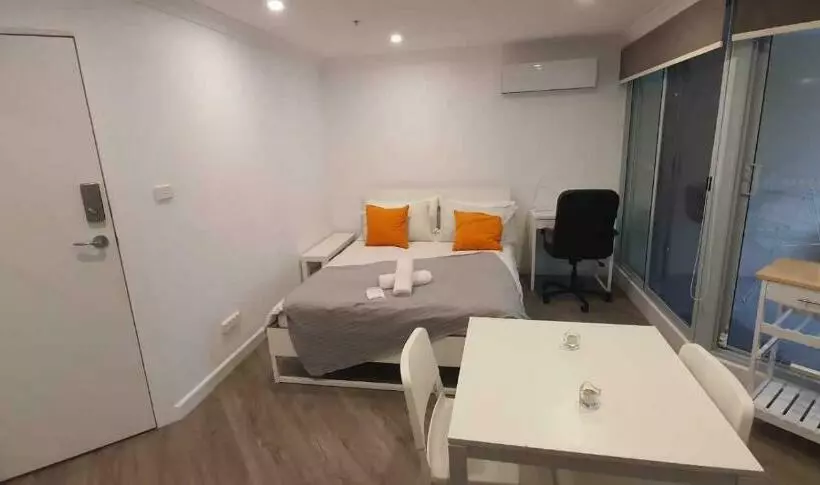 Dana Cozy Apartment With Shared Entry In The City