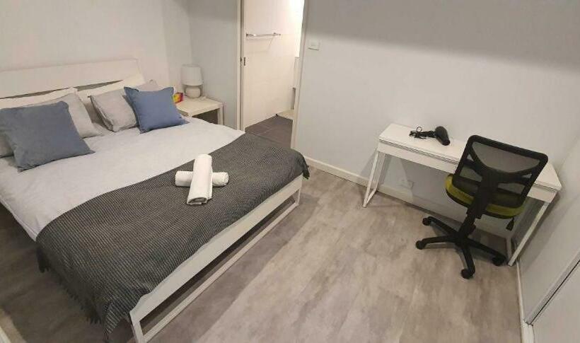 Dana Cozy Apartment With Shared Entry In The City