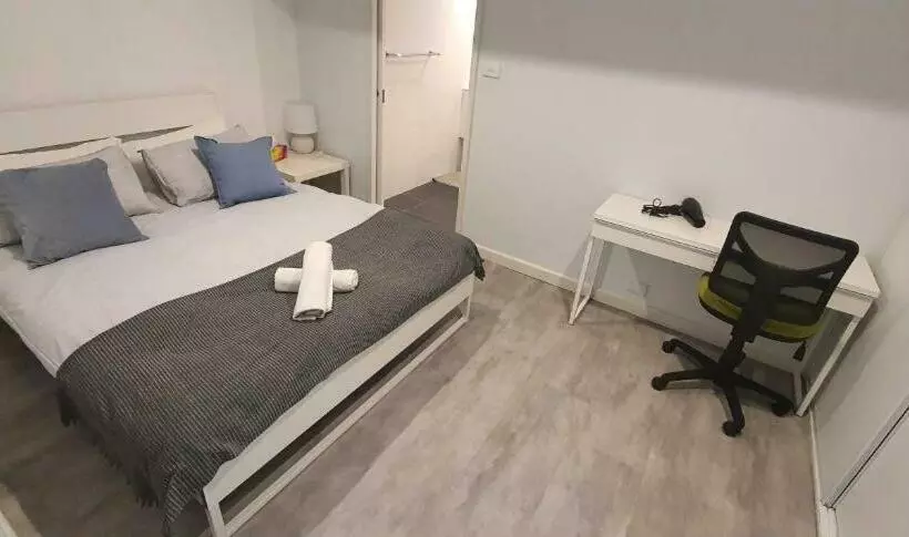 Dana Cozy Apartment With Shared Entry In The City