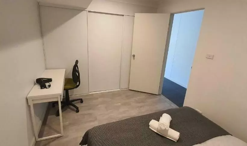 Dana Cozy Apartment With Shared Entry In The City