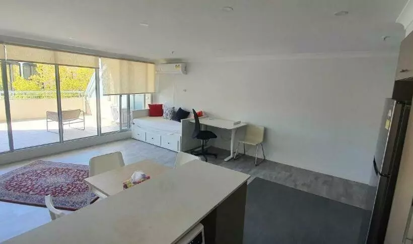 Dana Cozy Apartment With Shared Entry In The City