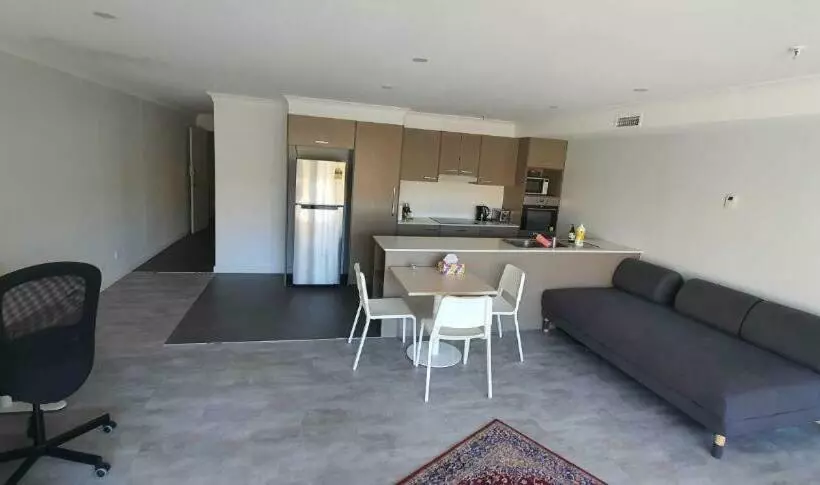 Dana Cozy Apartment With Shared Entry In The City