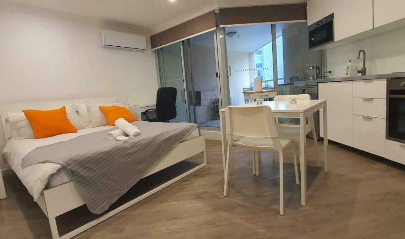 Dana Cozy Apartment With Shared Entry In The City