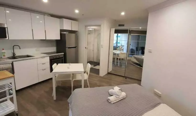 Dana Cozy Apartment With Shared Entry In The City