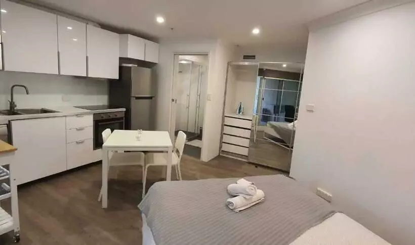 Dana Cozy Apartment With Shared Entry In The City