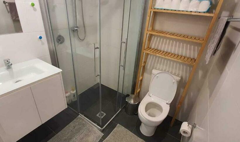 Dana Cozy Apartment With Shared Entry In The City