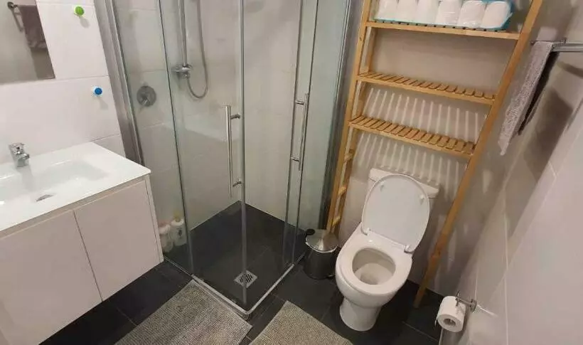 Dana Cozy Apartment With Shared Entry In The City