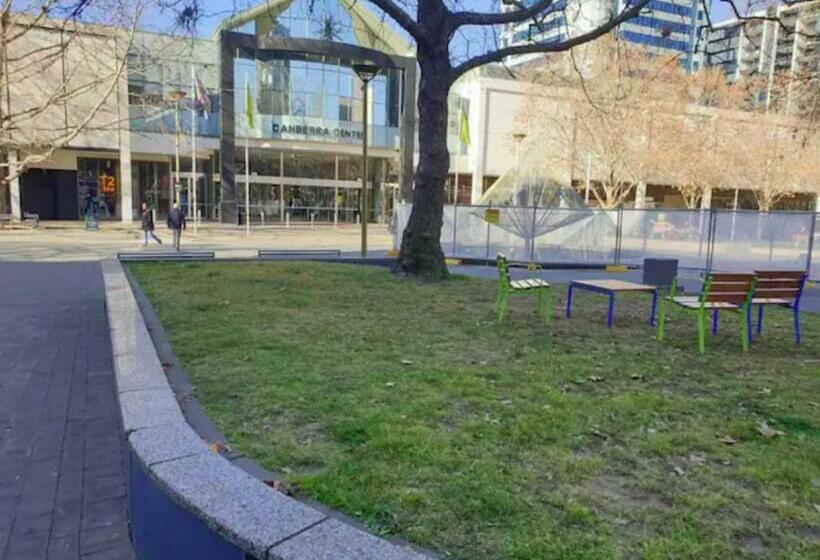 Dana Cozy Apartment With Shared Entry In The City