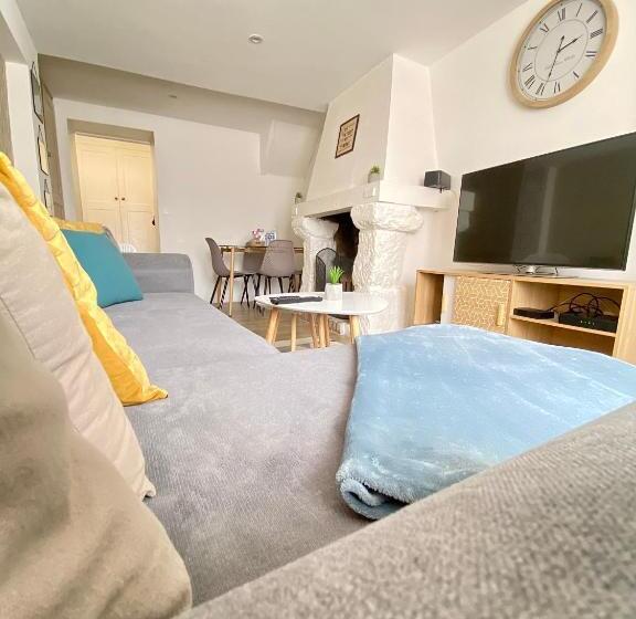 Maison 2 Chambres   Proche Des Docks 76, Du Kindarena Et Du Centre Ville De Rouen   Stationnement Fa