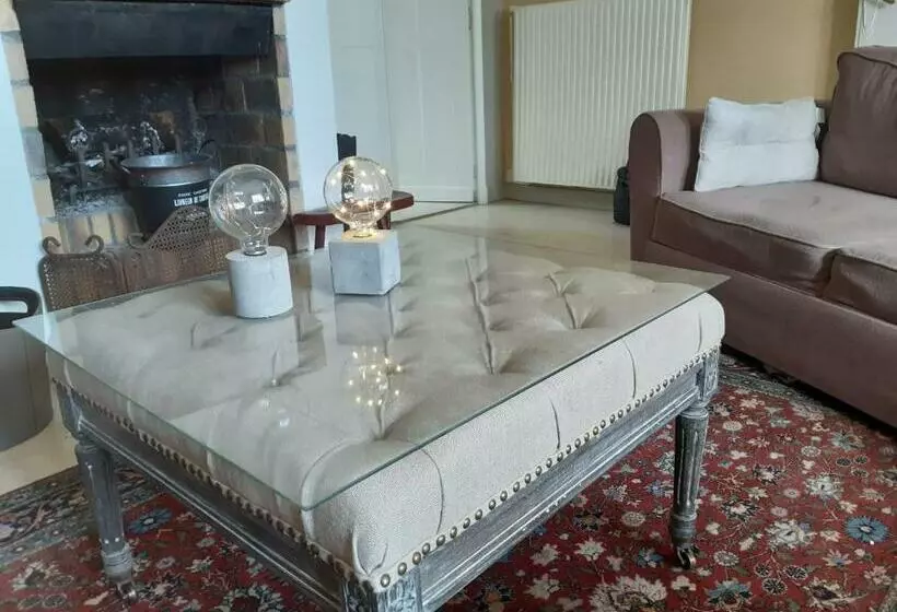 Gîte Dans Le Parc D Une Maison Ancienne Près Des Bords De Loire