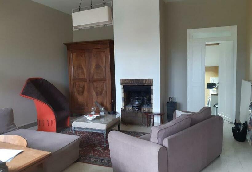 Gîte Dans Le Parc D Une Maison Ancienne Près Des Bords De Loire