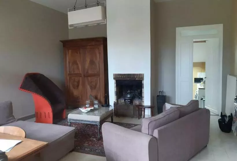 Gîte Dans Le Parc D Une Maison Ancienne Près Des Bords De Loire