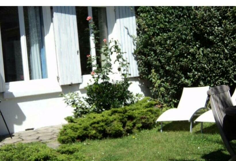 Maison 2chambres 2parkingsprivés Dans Jardin Clos