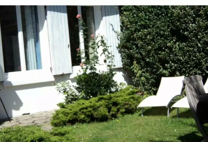 Maison 2chambres 2parkingsprivés Dans Jardin Clos
