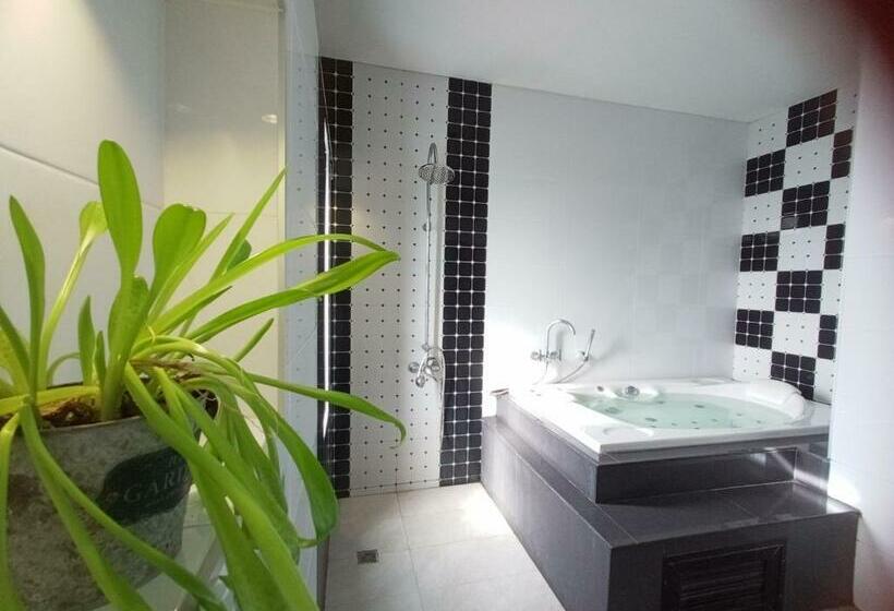 Richly S​ Pool​ Villa​@phitsanulok​