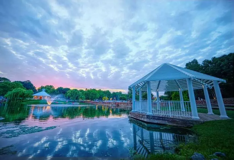 Bethpage Two Bedroom Cottage 4