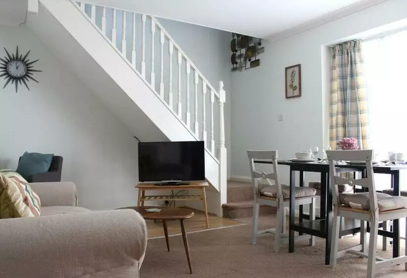 Comfortable And Spacious Apartment With Parking