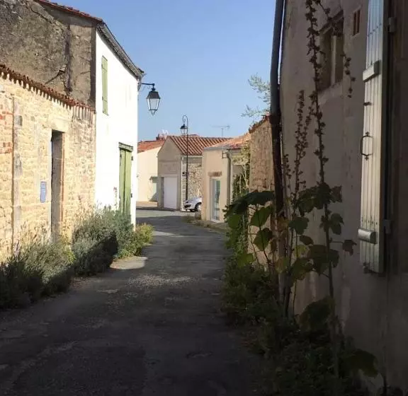 Studio 35m2 Dans Joli Village Proche Mer