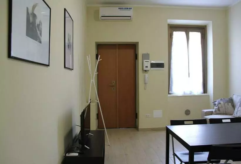 Along The Canal Smart Flat Naviglio   4 People