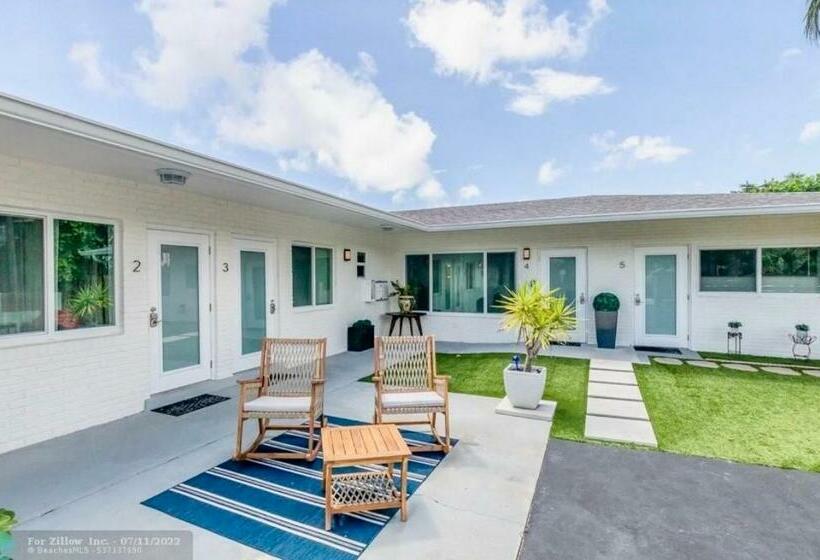 Wilton Manors Hideaway 5