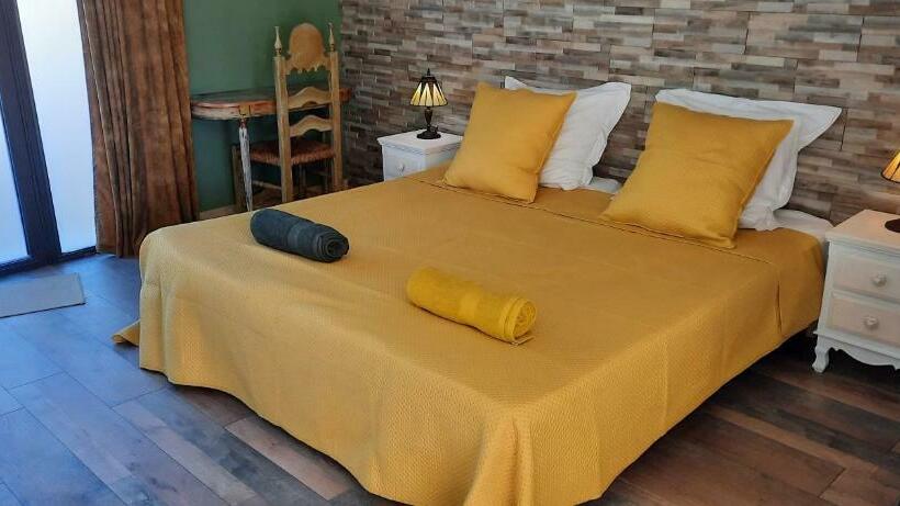 Le Mas Des Souris Blondes