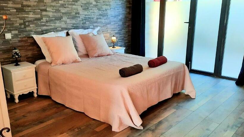 Le Mas Des Souris Blondes