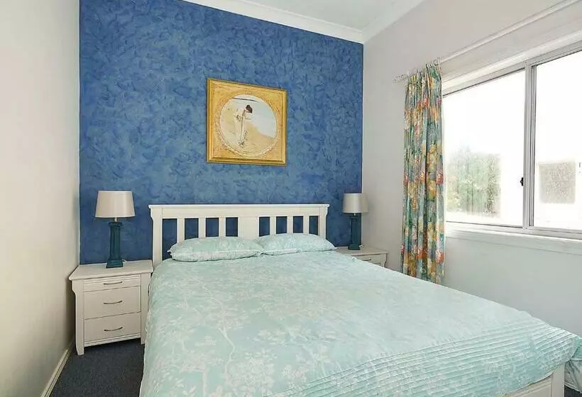 Sea Spray Apartments, Unit 1
