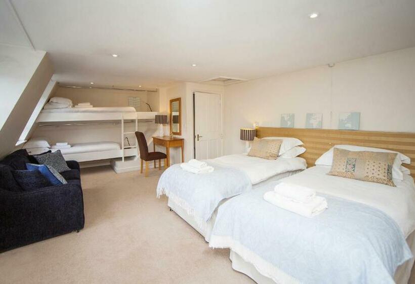 Stunning Spacious Central Apartment Near Parade Gardens