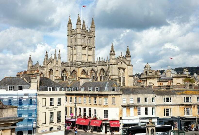 Stunning Spacious Central Apartment Near Parade Gardens