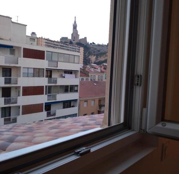 T2 Vue Sur La Basilique De Notre Dame De La Garde